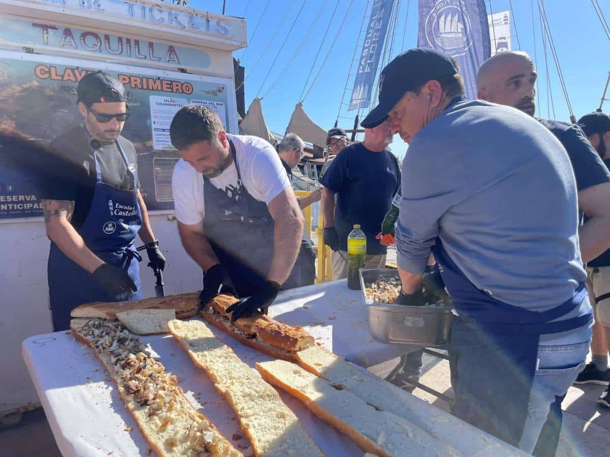 El Grao de Castellón hace historia con un bocadillo de sepia gigante en Escala a Castelló 2025