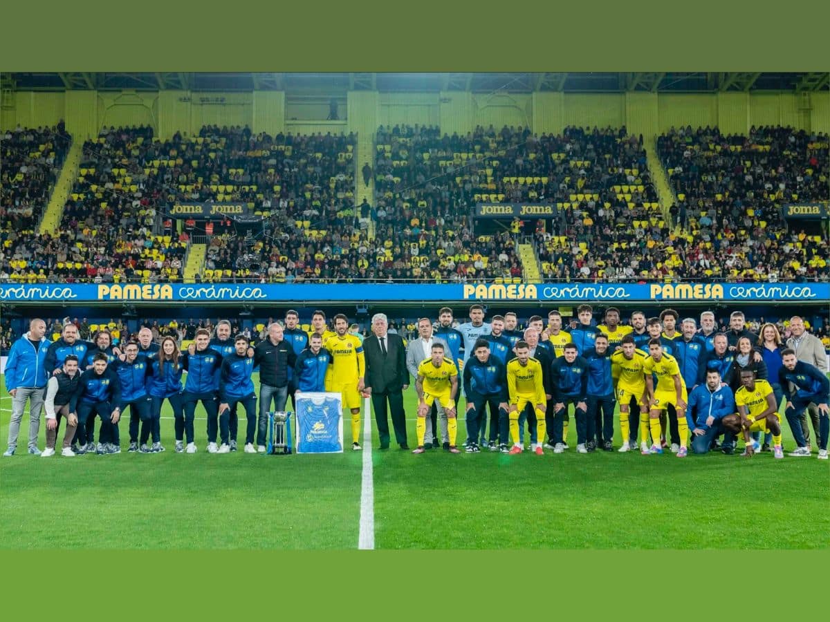 El Servigroup Peñíscola FS recibe un emotivo homenaje en el Estadio de la Cerámica
