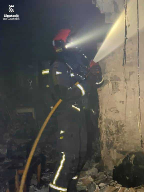 El hombre herido recibió atención médica en el lugar antes de ser trasladado al Hospital La Plana de Vila-real por los servicios sanitarios.