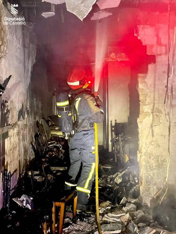 El hombre herido recibió atención médica en el lugar antes de ser trasladado al Hospital La Plana de Vila-real por los servicios sanitarios.