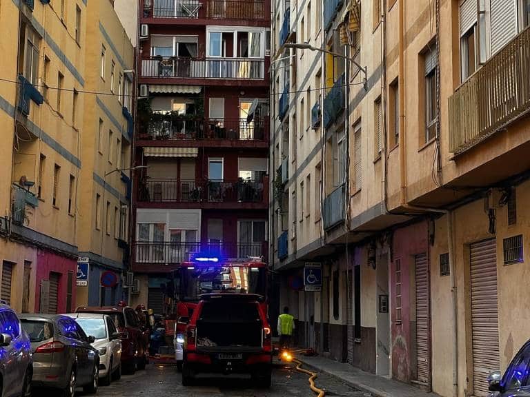 Los equipos de emergencia continúan verificando el estado de los residentes.