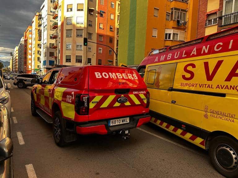 Los equipos de emergencia continúan verificando el estado de los residentes.