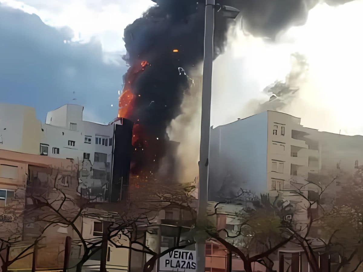Grave incendio en Castellón: Un edificio en la zona de Grapa, devorado por las llamas
