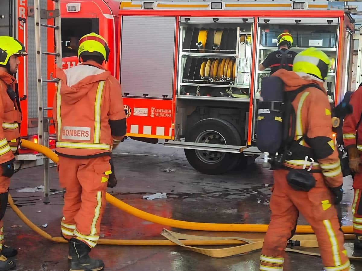 La A-3 cortada por el incendio de un camión con riesgo de explosión