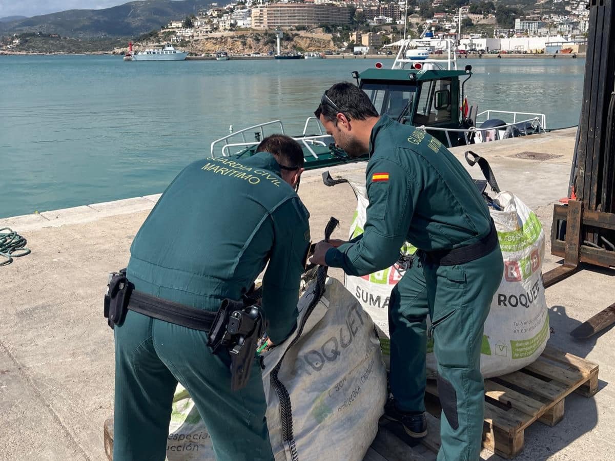 La Guardia Civil incauta 2.000 metros de redes ilegales de pesca en Peñíscola