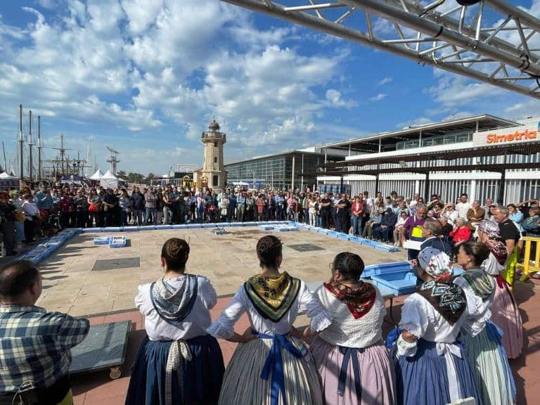 El distrito marítimo del Grao ha vivido hoy una de sus mañanas más concurridas gracias a la octava edición de Escala a Castelló, que se celebra hasta el próximo lunes, 28 de abril.