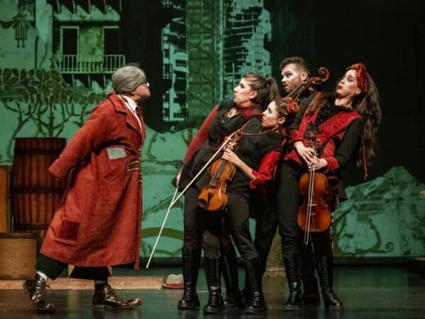 La Troupe Malabó presenta “Los Pfeiffer” en el Auditorio de Vila-real
