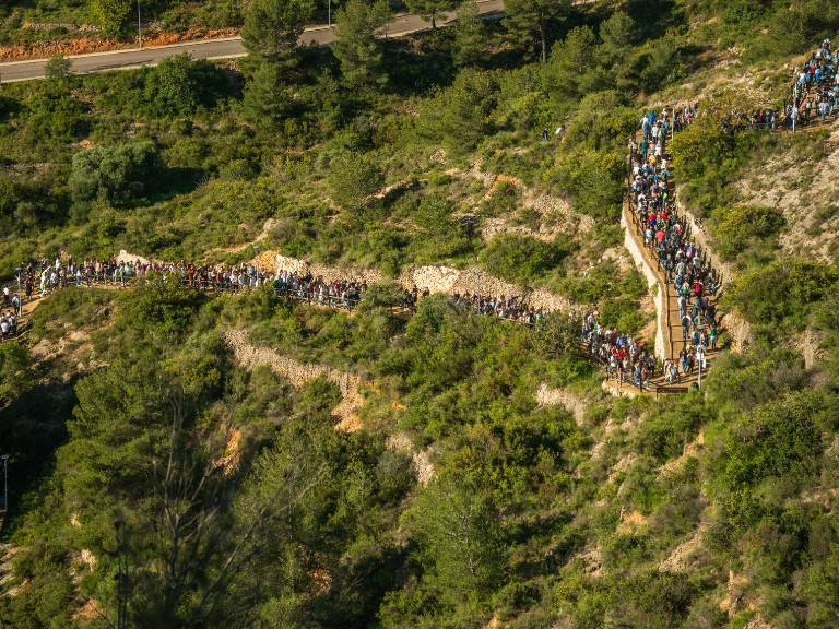 La jornada destacó por la romería infantil a la ermita de San Cristóbal, los entrañables ‘angelets’, el reparto de ‘rotllos’ bendecidos y la música en vivo.