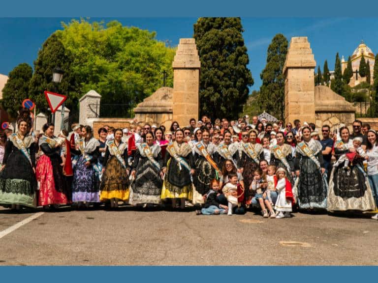 La jornada destacó por la romería infantil a la ermita de San Cristóbal, los entrañables ‘angelets’, el reparto de ‘rotllos’ bendecidos y la música en vivo.