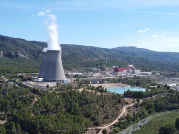 Las centrales nucleares españolas recuperan el suministro y desactivan sus planes de emergencia Las centrales nucleares españolas recuperan el suministro y desactivan sus planes de emergencia
