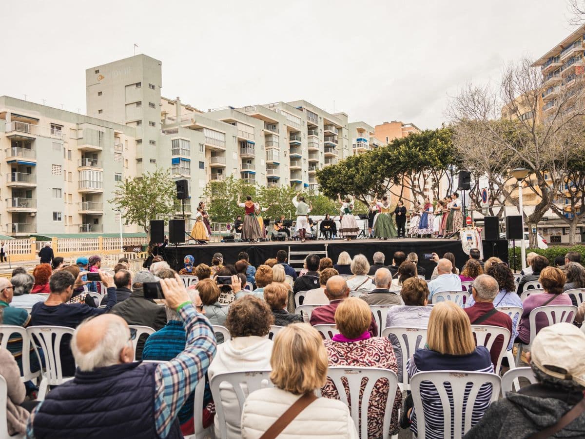 Oropesa del Mar celebra la Pascua con una muestra de danzas tradicionales