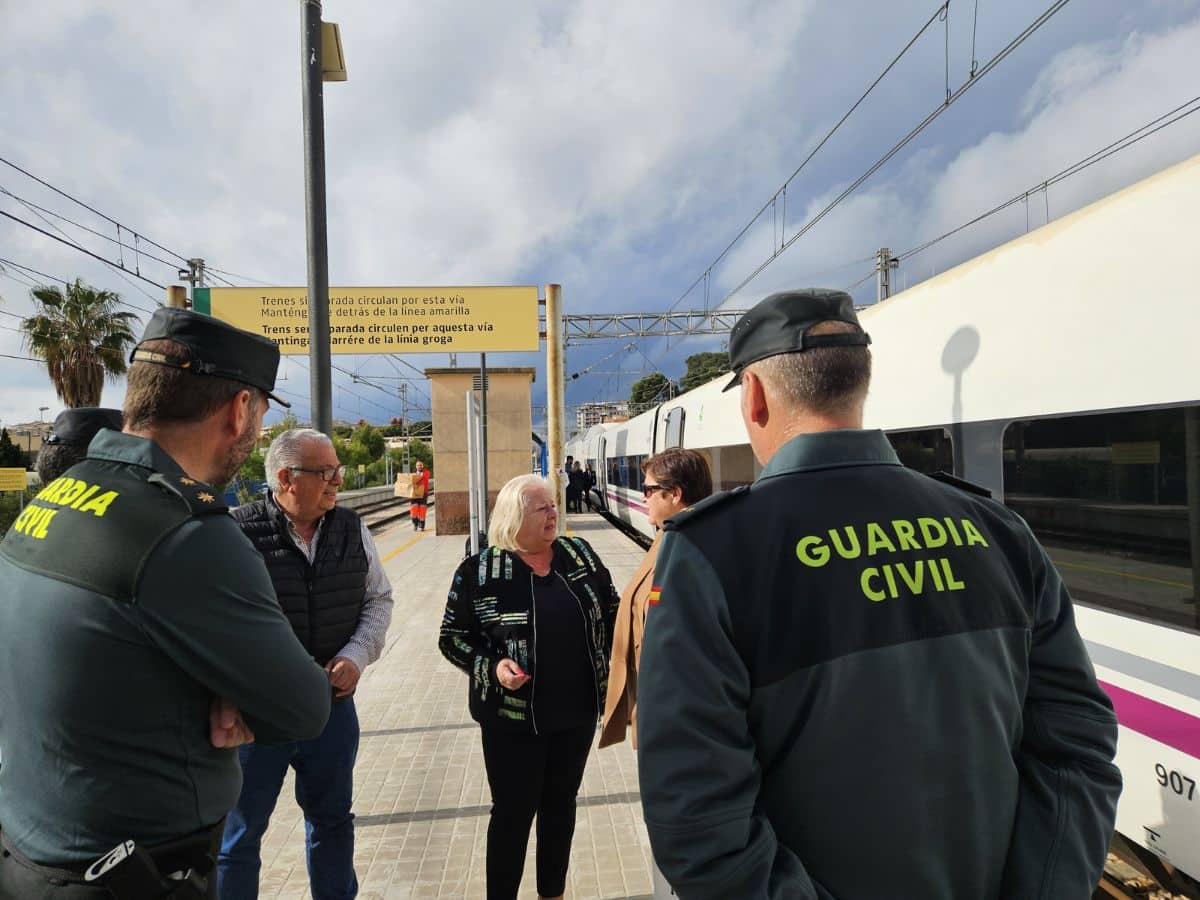 Oropesa del Mar presta asistencia a los pasajeros del tren Valencia-Barcelona tras el apagón