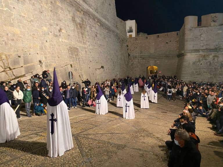 A la programación litúrgica, que se celebra en la bella ciudad amurallada, se suman actividades culturales y deportivas que complementan la oferta de la Ciudad en el Mar para sus visitantes
