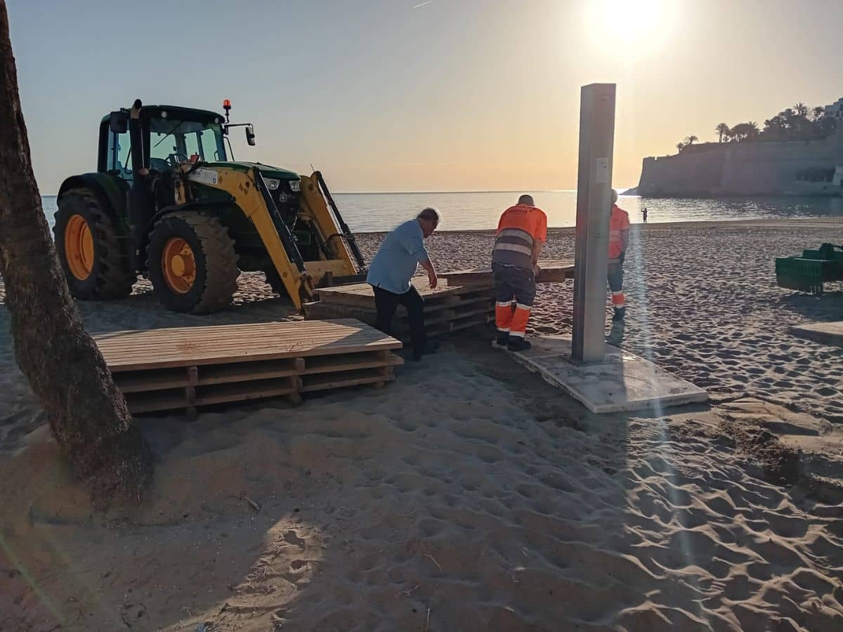 Peñíscola pone a punto sus playas para esta Semana Santa 2025