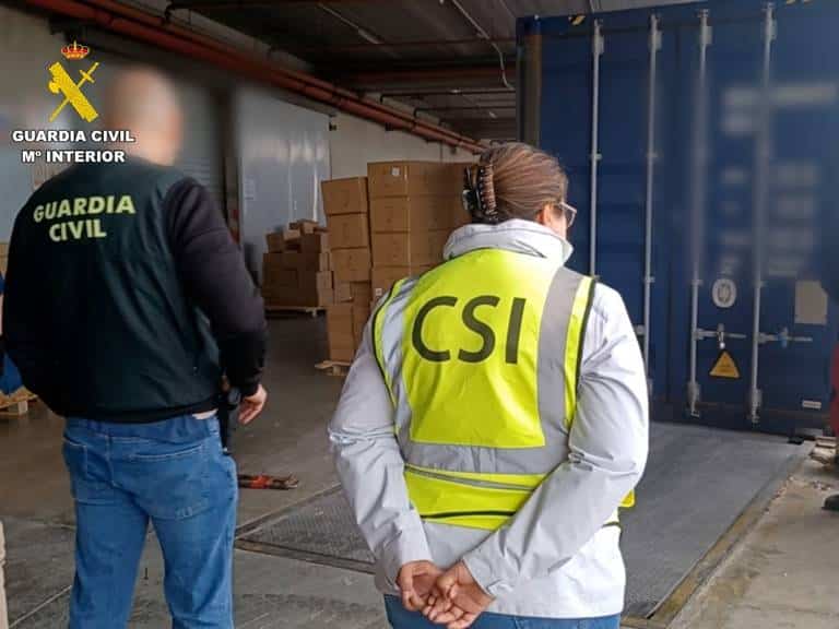 Las revisiones de las unidades de análisis de riesgos, formadas por agentes de la Guardia Civil y la Agencia Tributaria, detectaron contenedores sospechosos de no llevar la mercancía declarada.