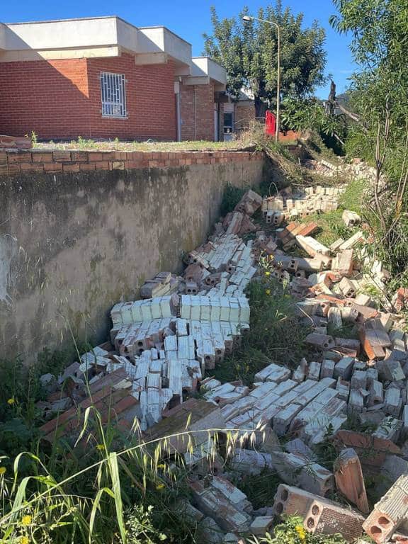 Afortunadamente, al tratarse de un día festivo, los niños y niñas no se encontraban en el lugar, una casualidad que ha evitado consecuencias más graves.