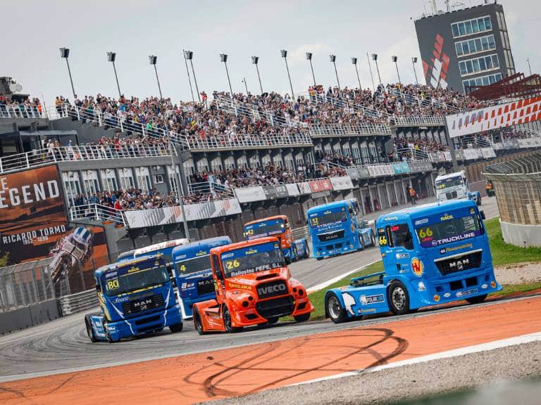 Thomas Krasonis se convierte en el primer líder de las NASCAR Euroseries gracias a su victoria en la segunda carrera del campeonato estadounidense celebrada en el Circuito Ricardo Tormo.