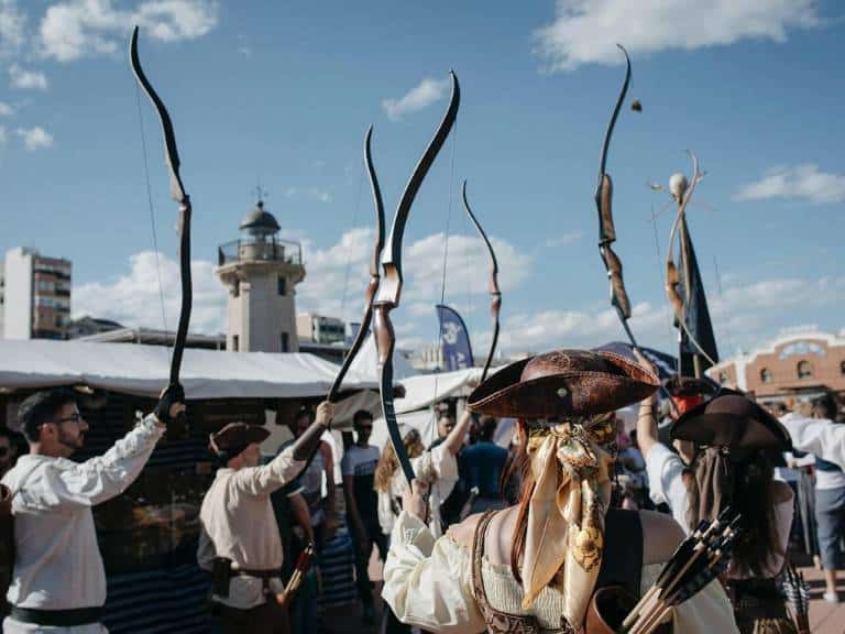 El Grao de Castellón brilla con un espectacular Desfile Marinero y las vibrantes Justas de Sète que unen tradición y espectáculo marítimo.