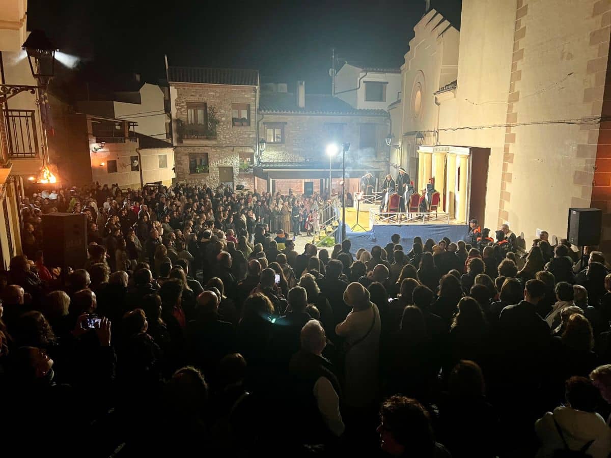 Una multitudinaria XXI edición de la Passió convierte Alfondeguilla en Jerusalén