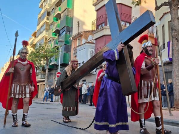 Vila-real vive con devoción el tradicional Vía Crucis de Semana Santa Vila-real vive con devoción el tradicional Vía Crucis de Semana Santa