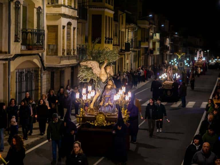 Los feligreses y vecinos participaron en cada uno de los actos, demostrando una vez más su arraigo a las tradiciones religiosas y culturales que definen la Semana Santa en Vilafranca.