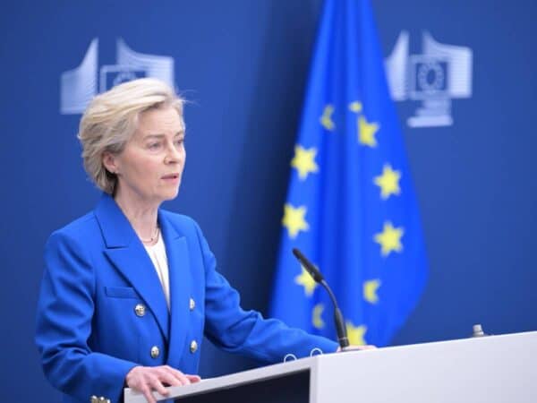 Von der Leyen recibe la carta de las víctimas de la DANA antes de su visita a Valencia Von der Leyen recibe la carta de las víctimas de la DANA antes de su visita a Valencia