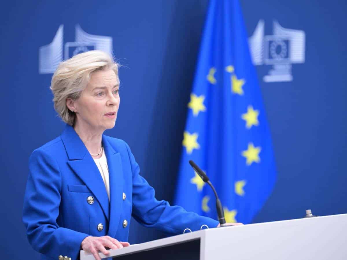 Von der Leyen recibe la carta de las víctimas de la DANA antes de su visita a Valencia