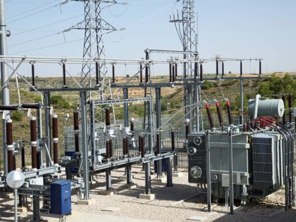 Incendio eléctrico y caída de un poste, causas del apagón en Francia