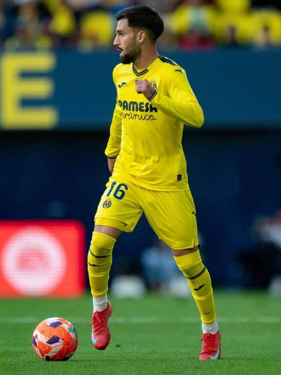 Un doblete de Ayoze Pérez, que volvió a brillar con eficacia en el área rival, y un gol oportuno de Nicolas Pépé encarrilaron una importante victoria al Villarreal CF