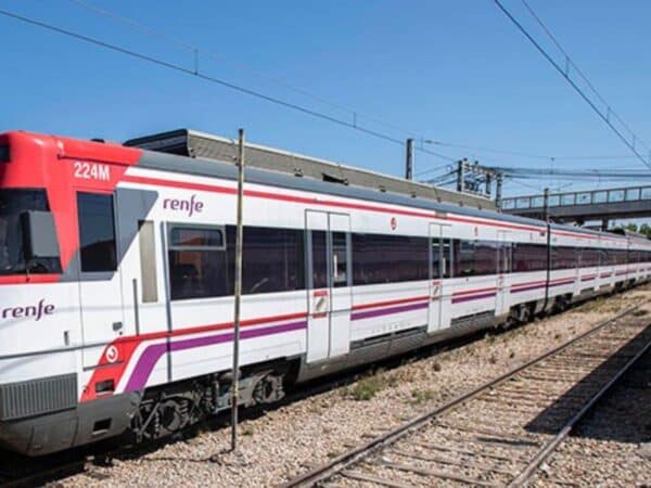 Autobuses para sustituir en mayo y junio el tren de Media Distancia entre Vinaròs y Castellón