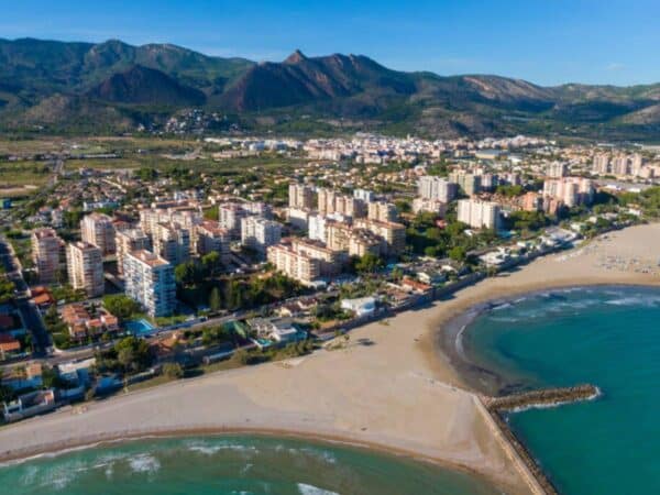 Piscinas y hostelería en azoteas: La nueva apuesta turística de Benicàssim