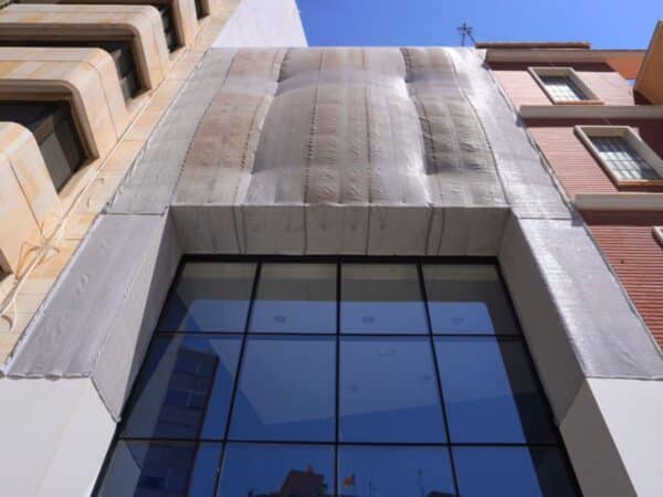 Burriana recupera el valor patrimonial del Teatro Payà con una nueva fachada