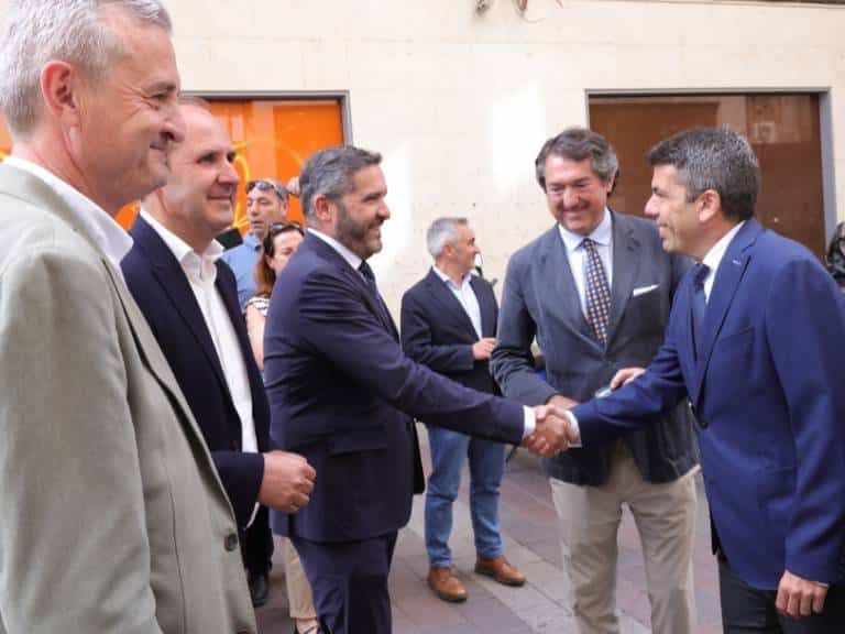 Mazón apela a “la unidad de todos los españoles para defender el agua que necesita nuestra tierra y garantizar el futuro que nos merecemos”.