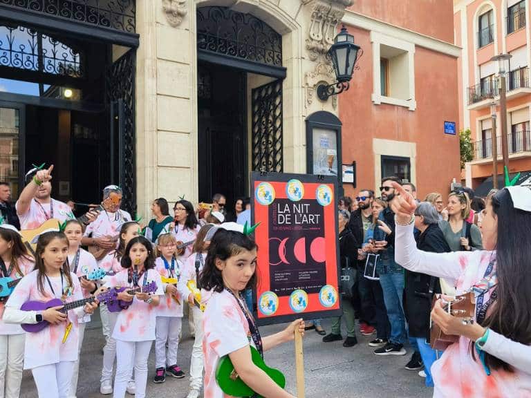 La Nit de l'Art cuenta con más de 120 acciones de danza, teatro, música, exposiciones, instalaciones, circo, poesía y performances que saltarán a calles, teatros, museos y galerías cada 15 minutos