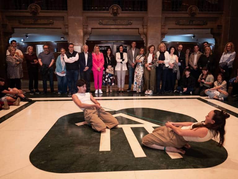 La Nit de l'Art cuenta con más de 120 acciones de danza, teatro, música, exposiciones, instalaciones, circo, poesía y performances que saltarán a calles, teatros, museos y galerías cada 15 minutos