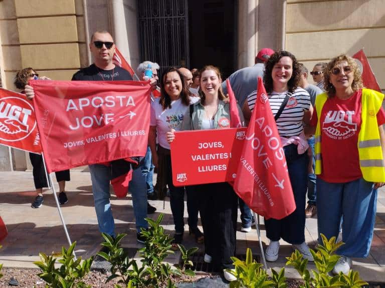Medio millar de personas marchan en Castellón por el 1 de Mayo bajo el lema "Proteger lo conquistado, ganar futuro".