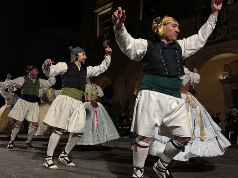 A pesar de las inclemencias meteorológicas, el evento mantuvo su esencia, consolidándose como una de las grandes celebraciones culturales de la ciudad