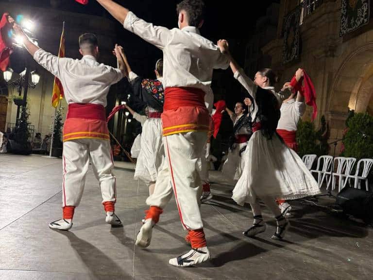 A pesar de las inclemencias meteorológicas, el evento mantuvo su esencia, consolidándose como una de las grandes celebraciones culturales de la ciudad