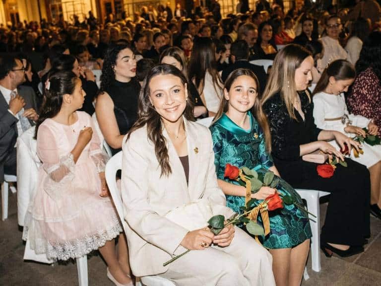 La participación de las rondallas y tunas, junto con el entusiasmo de la ciudadanía, consolida esta fiesta como uno de los eventos más queridos del calendario festivo.