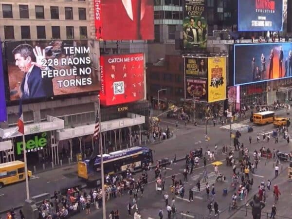 Compromís muestra en Times Square un mensaje contra Mazón por su gestión de la DANA Compromís muestra en Times Square un mensaje contra Mazón por su gestión de la DANA