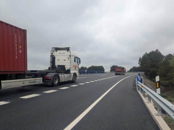 Cortes de tráfico en la AP-7 por la instalación de una pasarela