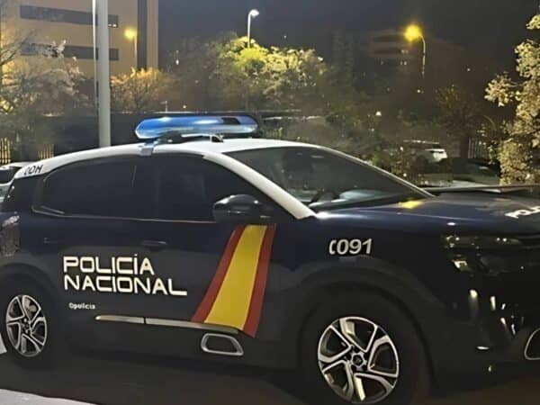 Dramático rescate en Castellón: Una madre y Policía Nacional salvan a mujer en un balcón