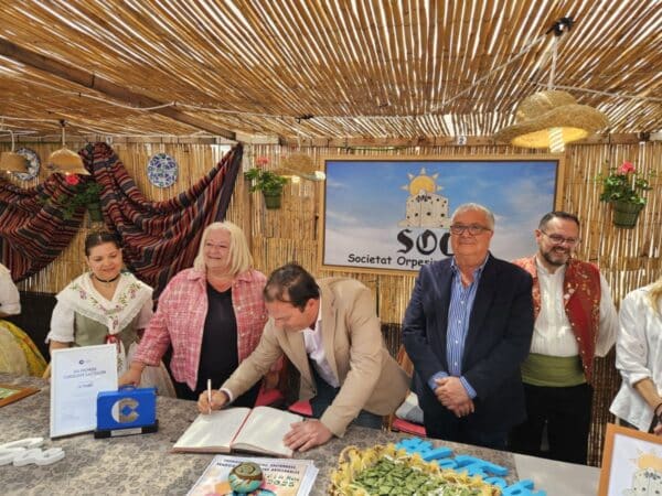 El casco antiguo de Oropesa del Mar se transforma con la magia de la Trobà d’Orpesa 2025