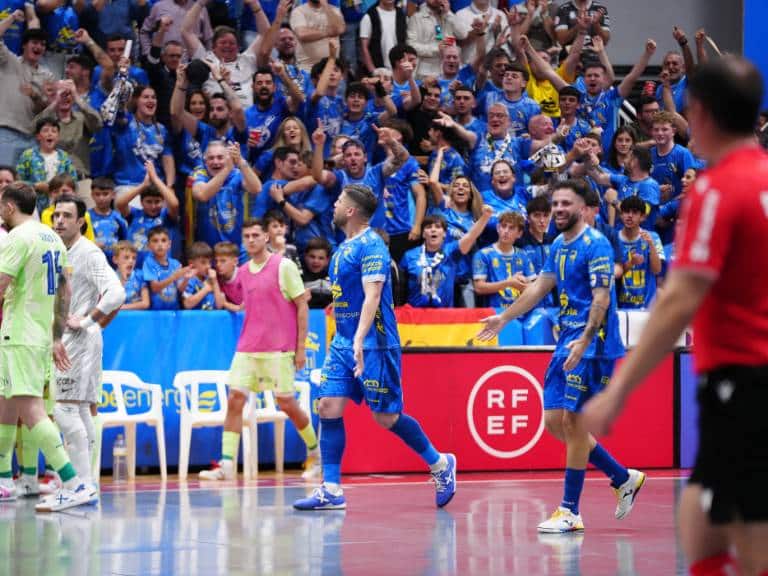 El Barça tuvo el empate en las botas de Matheus en dos ocasiones claras en el último minuto, pero el Servigroup Peñíscola resistió y celebró con su afición un triunfo vital