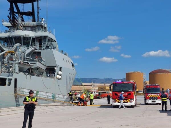 Espectacular simulacro de la Armada Española en el puerto de Castellón