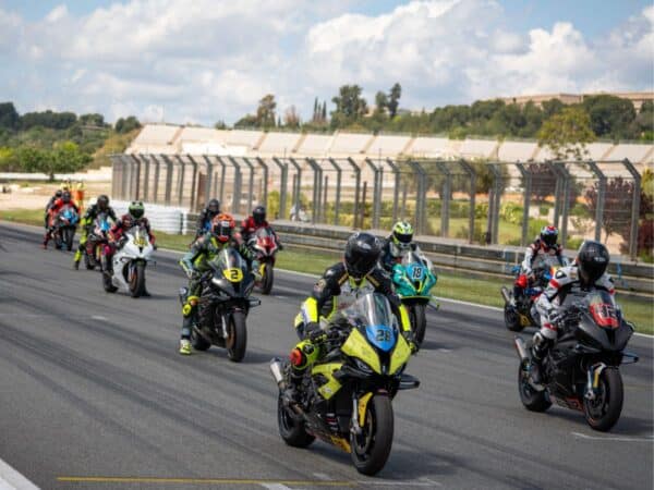 Espectáculo sobre ruedas en el Circuit Ricardo Tormo con el arranque del CEF InterOpen