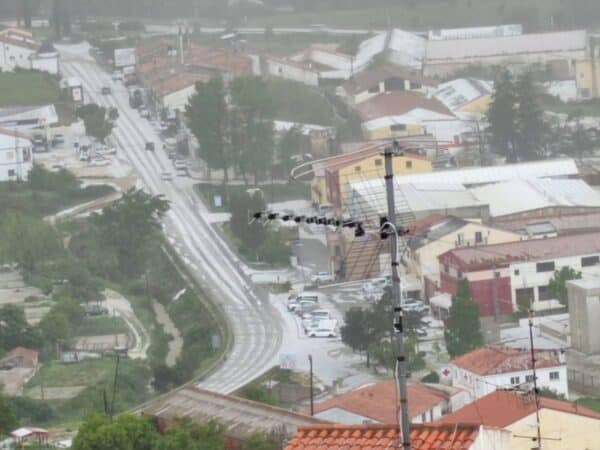 Fuerte granizada en Morella colapsa carreteras y moviliza cuñas quitanieves