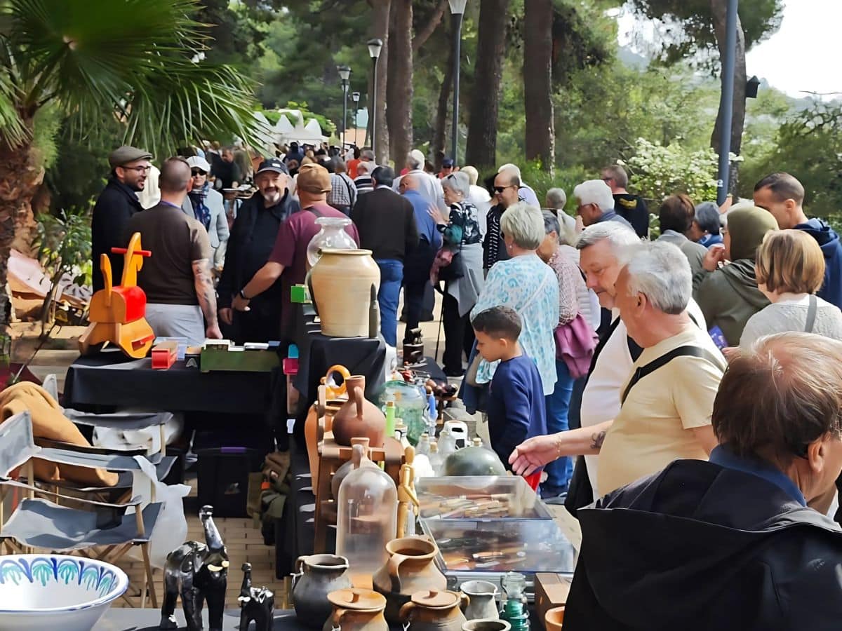 Gran éxito en la inauguración de ‘Tresorets’: El mercadillo de antigüedades y segunda mano en la Vall d’Uixó