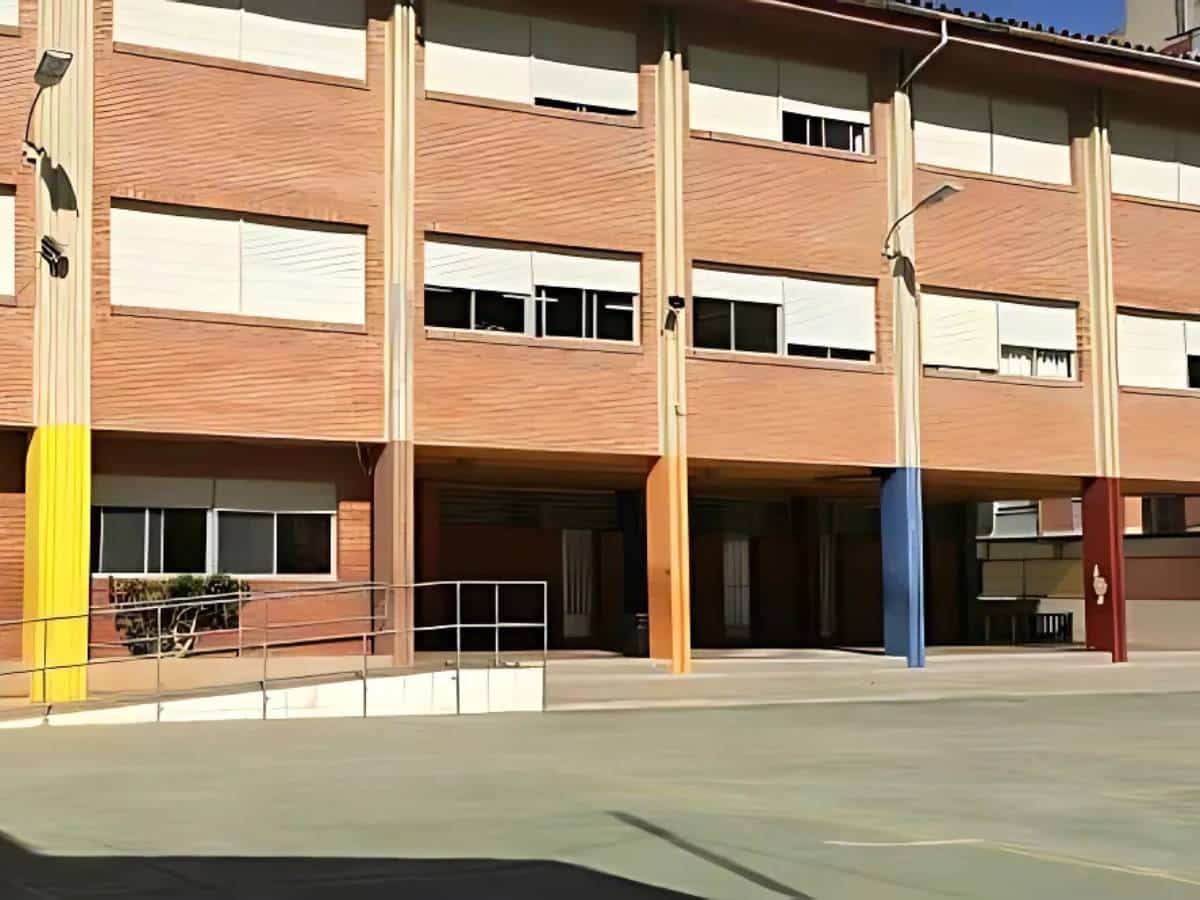 Indignación en el Grao de Castellón: El colegio Sebastián Elcano se queda sin aula de 2 años