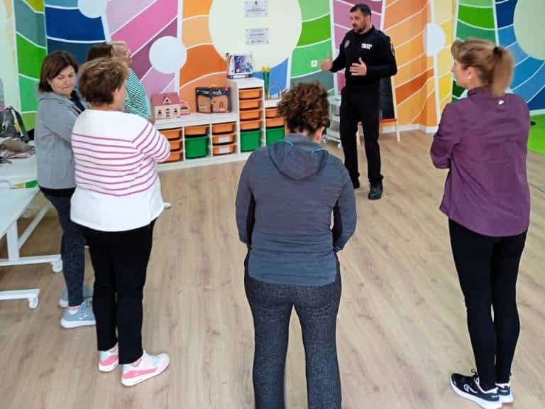 El primero de los talleres ya se ha llevado a cabo con éxito en el local social de Botànic Calduch.